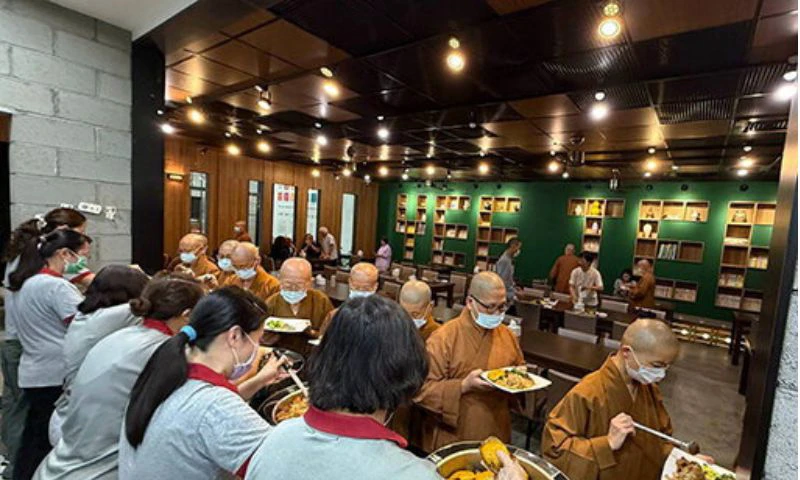 玄奘寺30名法師參訪裕仁工業　47年素食初心實踐ESG永續 | 經濟日報